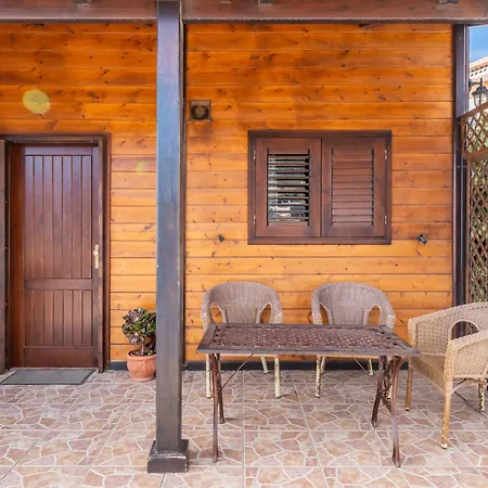 Holiday home 4br Wooden House -pool, Views & Parking