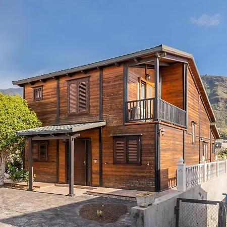 4br Wooden House -pool, Views & Parking Holiday home Candelaria