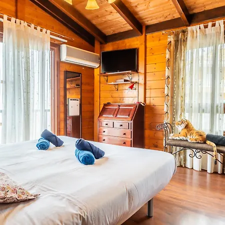 Holiday home 4br Wooden House -pool, Views & Parking *