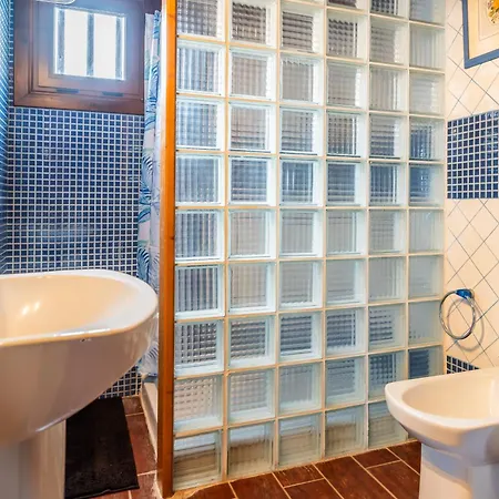 Holiday home 4br Wooden House -pool, Views & Parking *