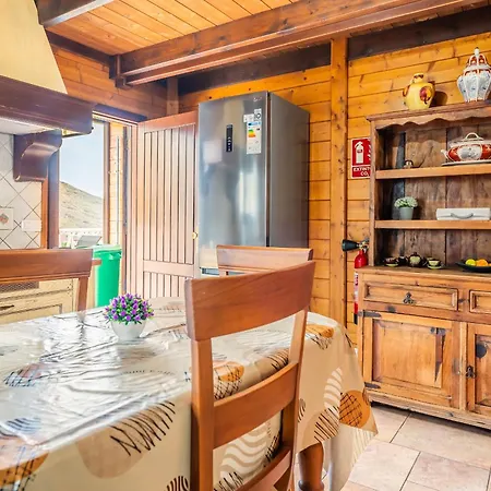 4br Wooden House -pool, Views & Parking Holiday home Candelaria