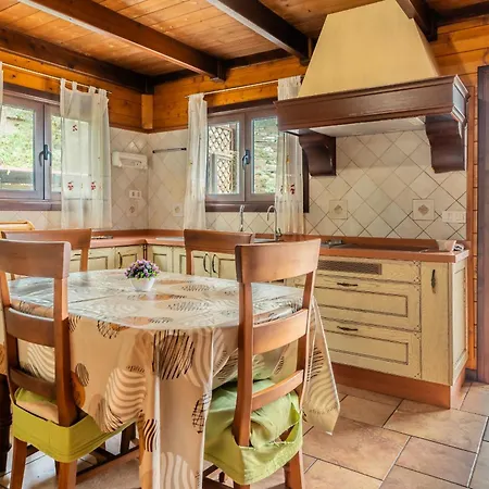 4br Wooden House -pool, Views & Parking *