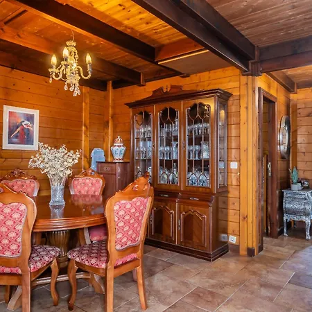 4br Wooden House -pool, Views & Parking